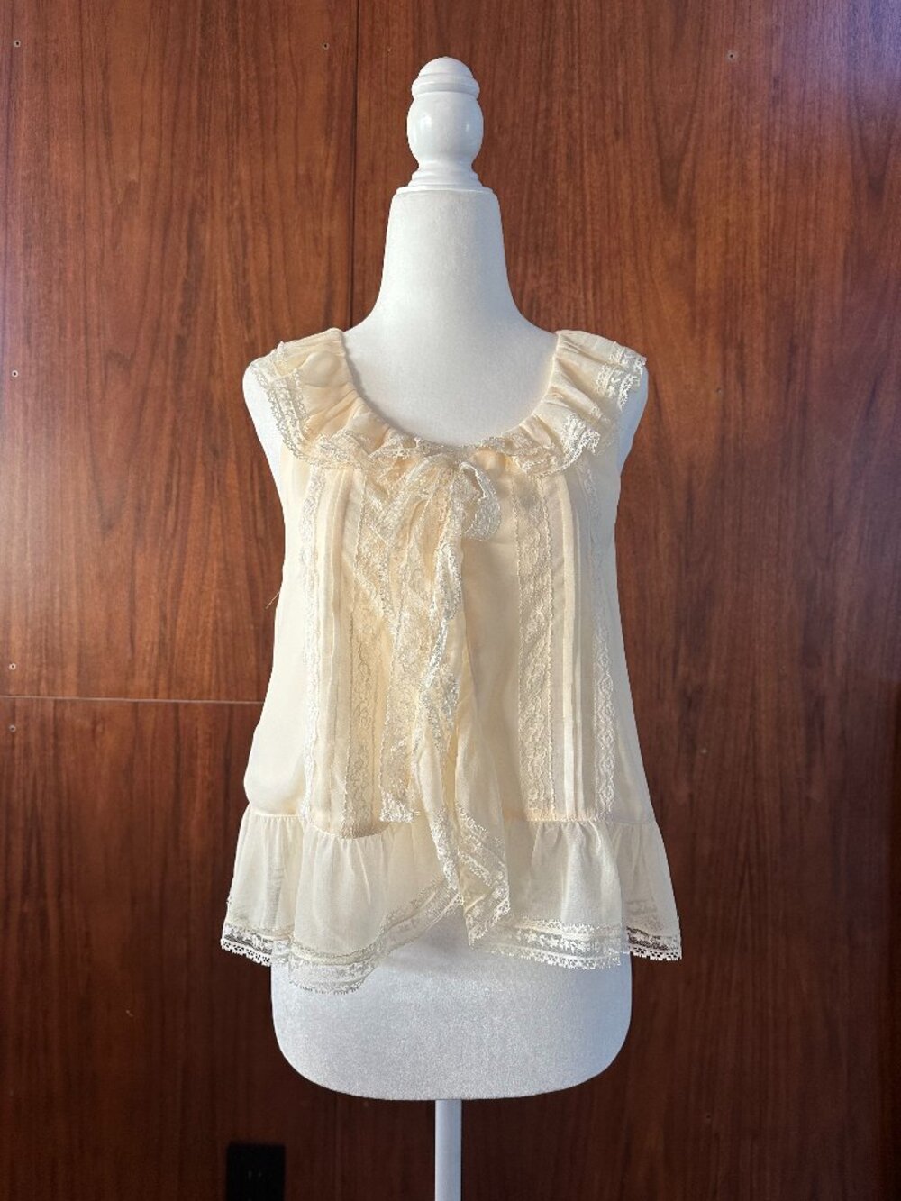 Kimchi Blue Ivory Lace Ruffle Tie Front Blouse - Size XS